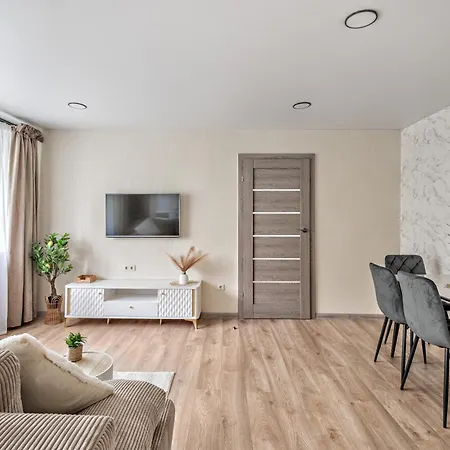 Sviesus Ir Jaukus Apartamentai Su Balkonu Apartment *
